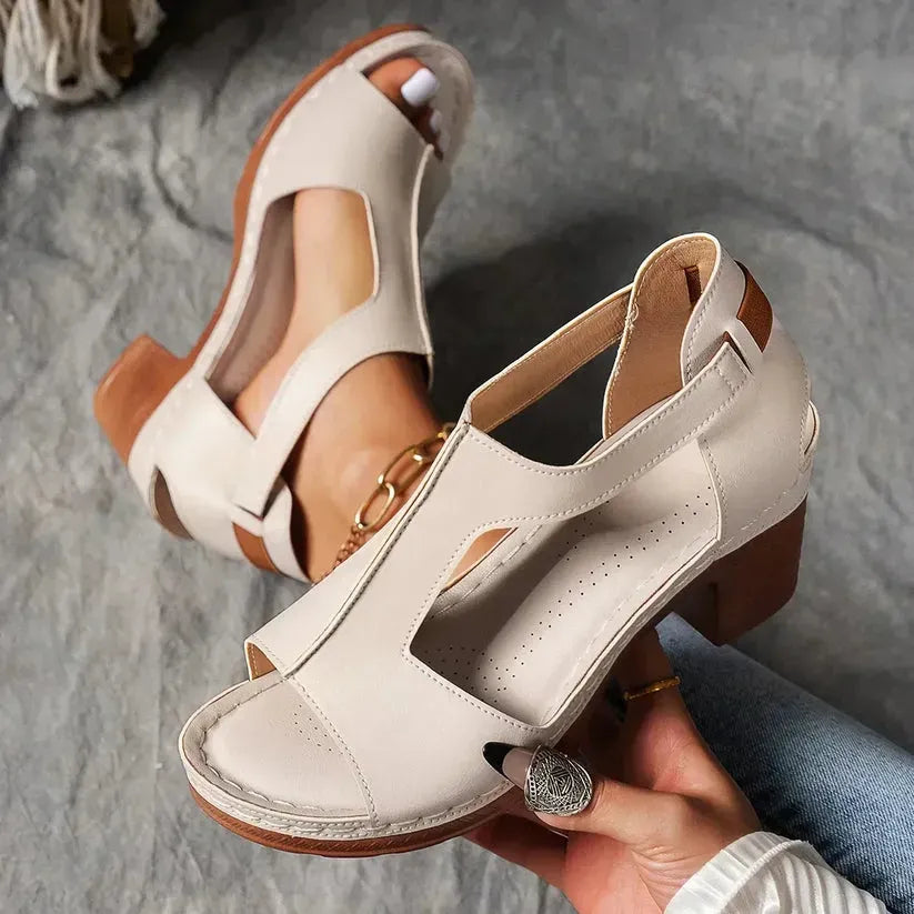 Damen-Sandaletten mit klobigem Absatz und Cut-outs