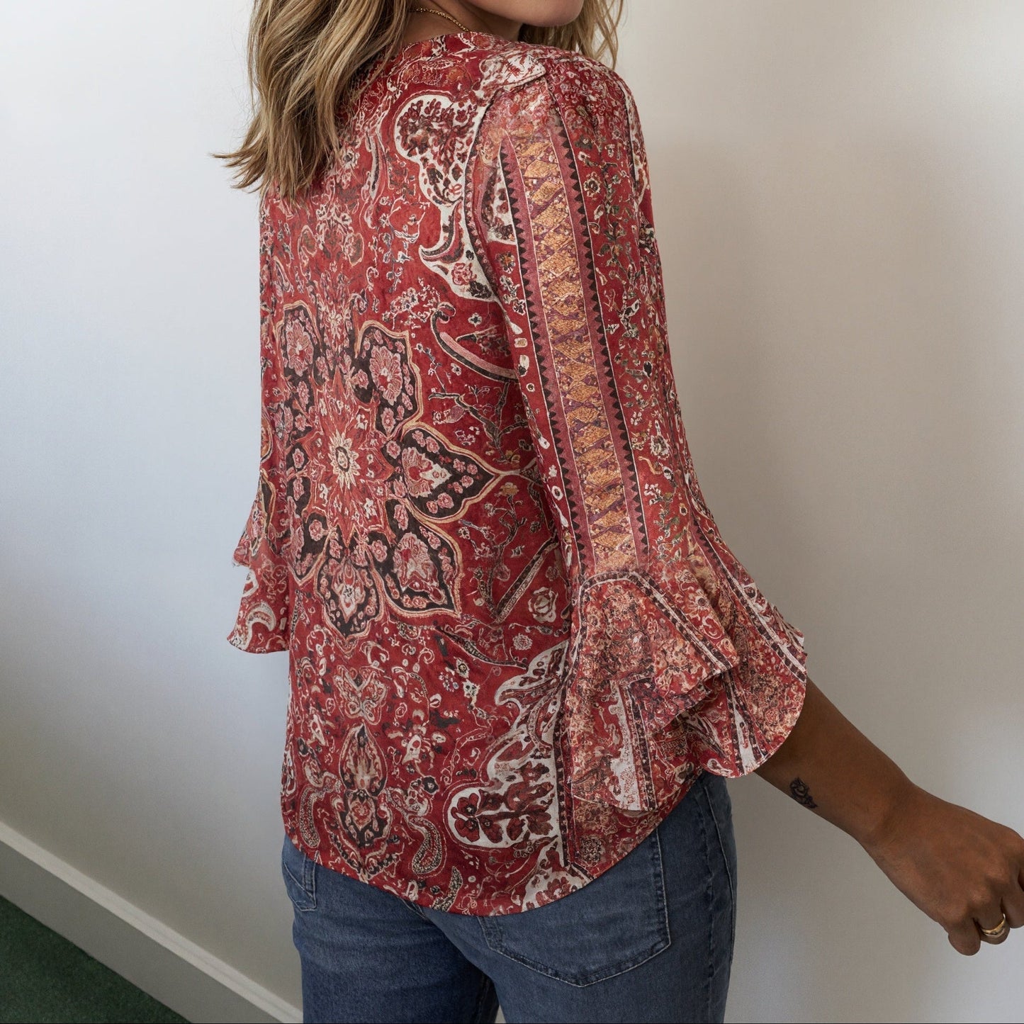 Rot gemusterte Bluse im Bohemian-Stil