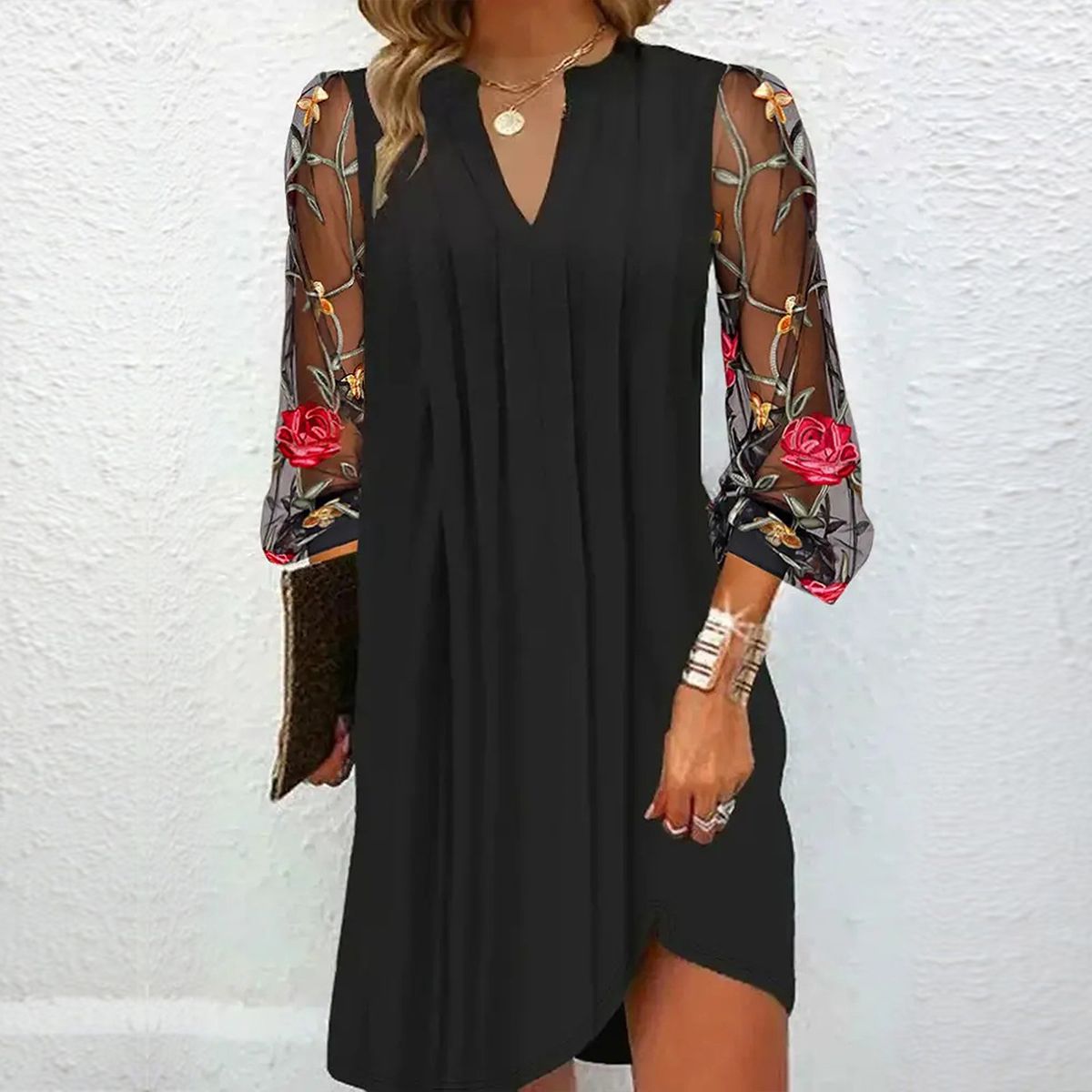 Elegantes Mini-Kleid mit V-Ausschnitt und transparenten Ärmeln
