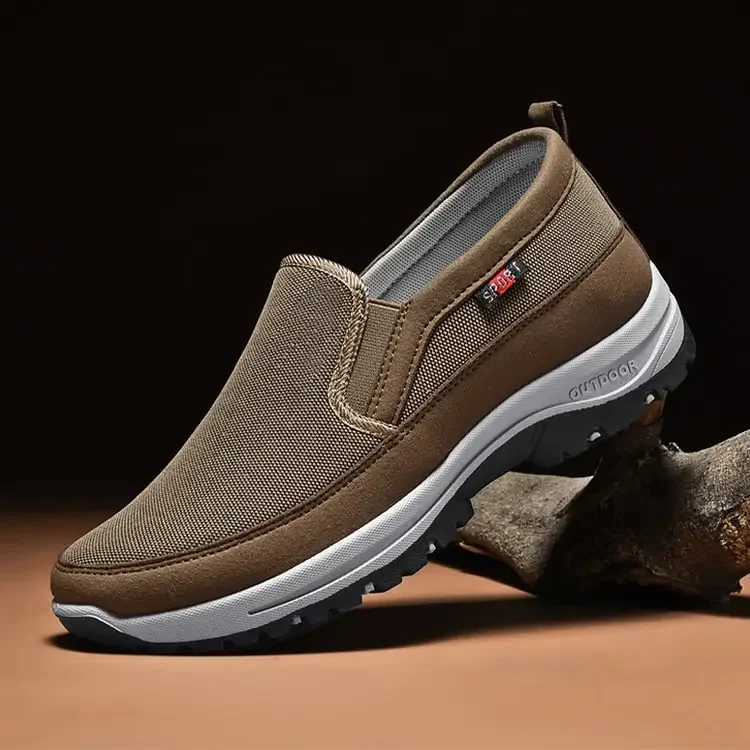 Bequeme und atmungsaktive Herren-Slipper