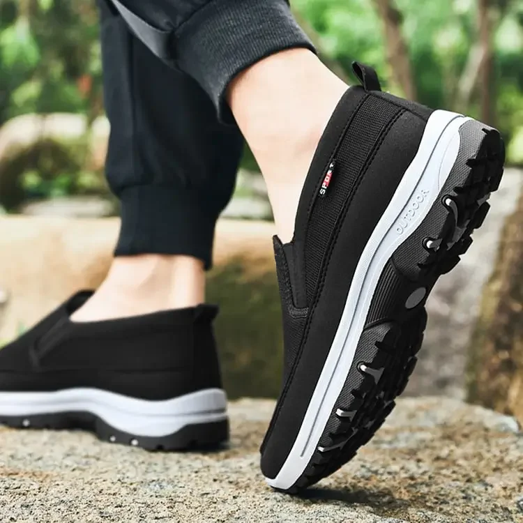 Bequeme und atmungsaktive Herren-Slipper
