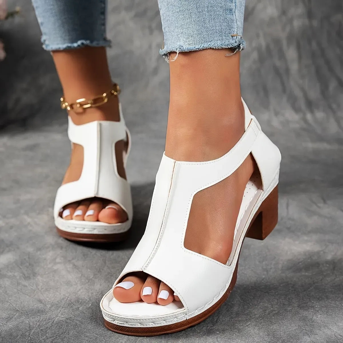 Damen-Sandaletten mit klobigem Absatz und Cut-outs
