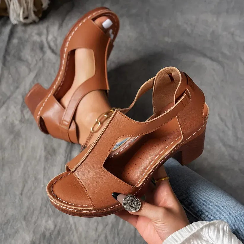 Damen-Sandaletten mit klobigem Absatz und Cut-outs