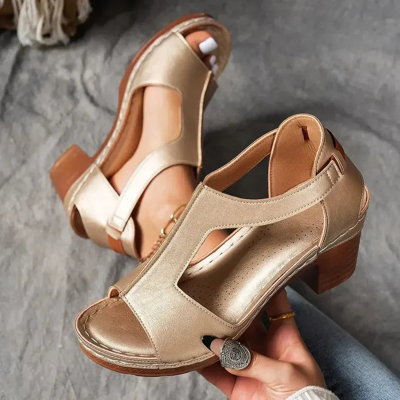 Damen-Sandaletten mit klobigem Absatz und Cut-outs