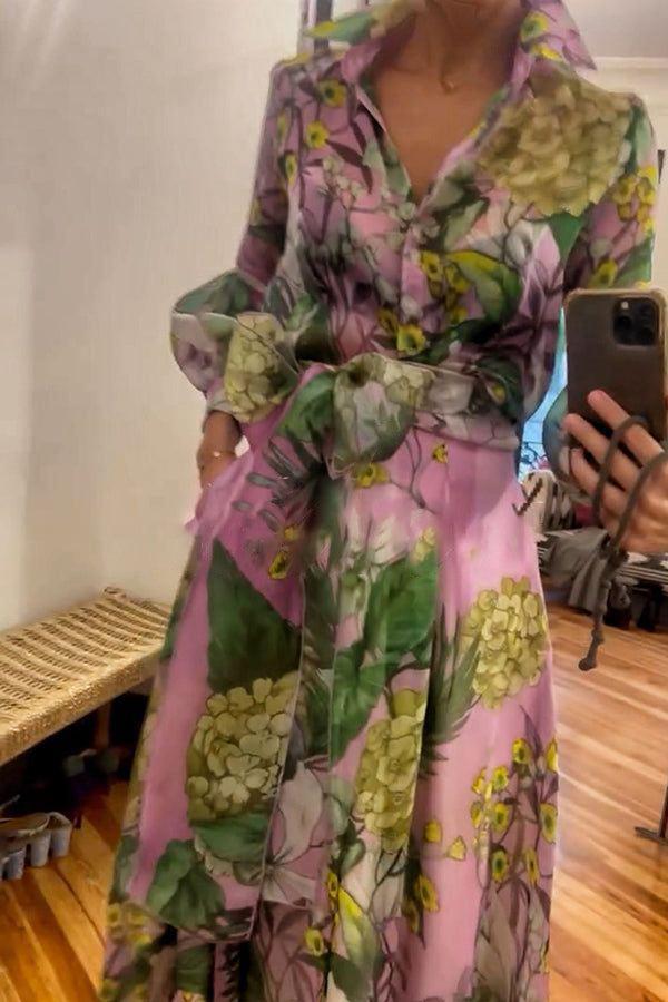 Elegantes pinkes Maxikleid mit langen Ärmeln